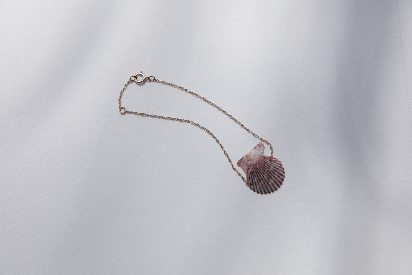14k solid gold chain bracelet w/maroon scallop